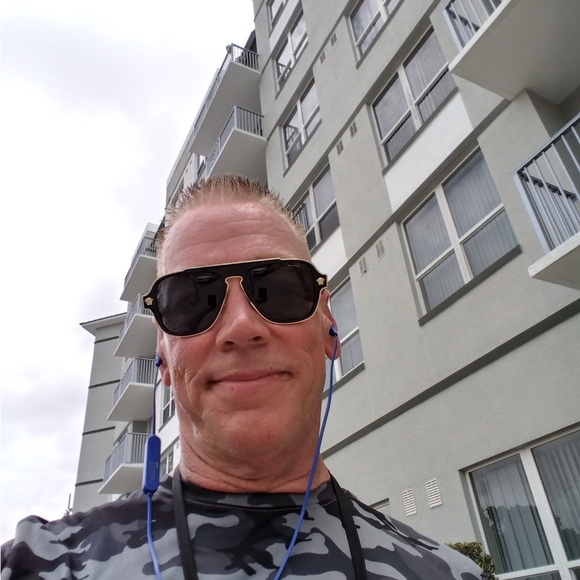 Meet your Posher, Hugh - Picture 2 of 3